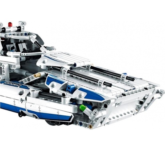 Конструктор LEGO Technic Грузовой самолет 42025 фото 4